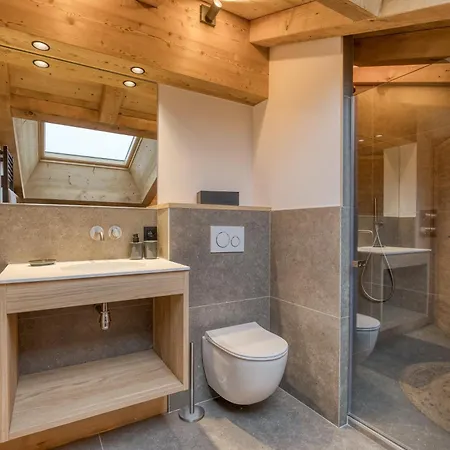 Prestige Helios 12 Guests *