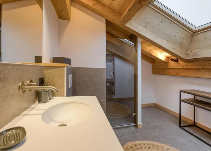 Prestige Helios 12 Guests 梅杰夫